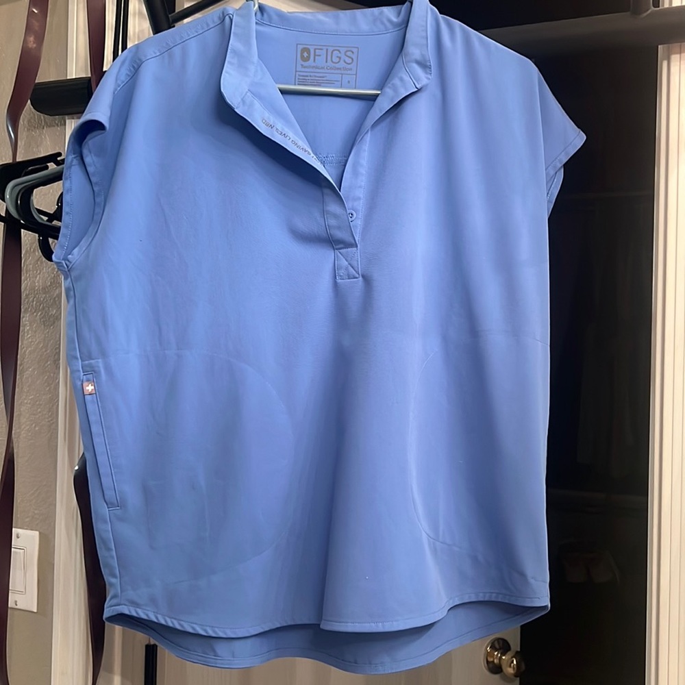 Figs scrub top